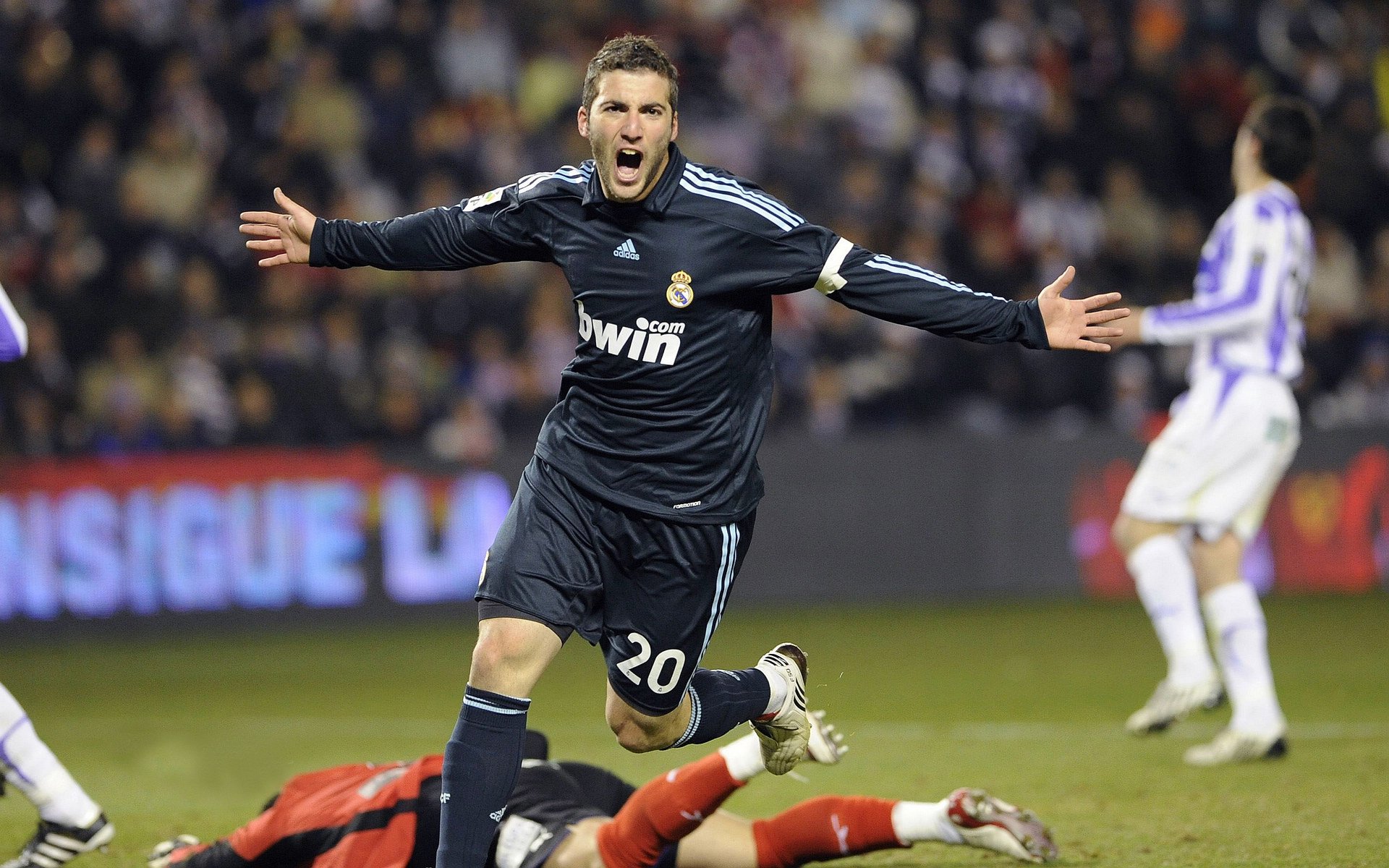 冠军球队战术体系被多队研究效仿成范本，冠军联赛中得到冠军的是什么称号